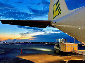 Loading time-critical ship spares shipment into cargo aircraft