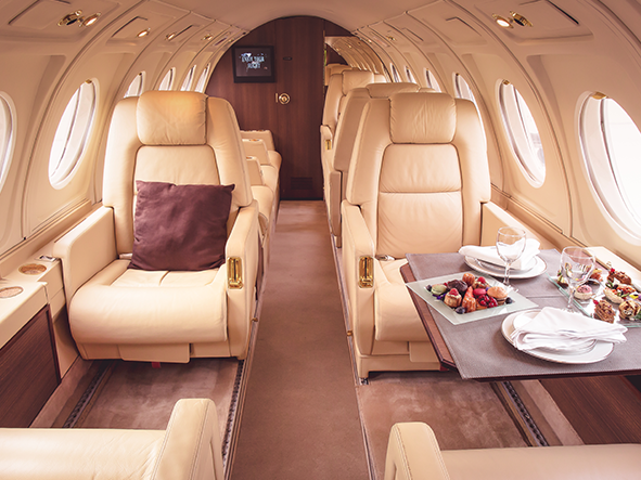 Deluxe private flight amenities