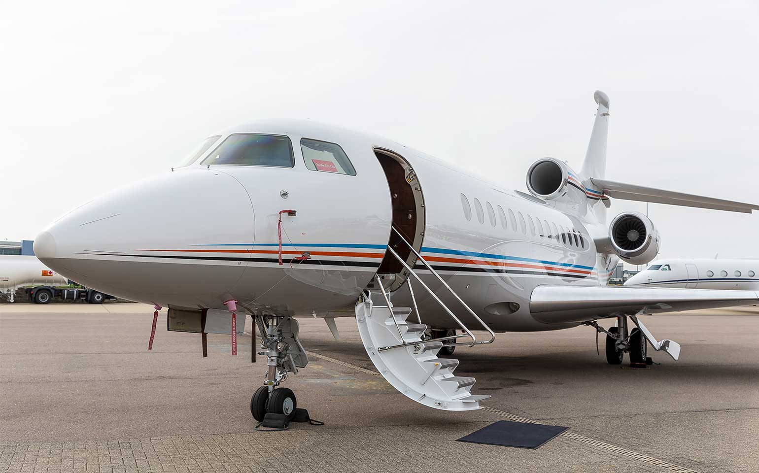falcon-7x-exterior-1540x960.jpg